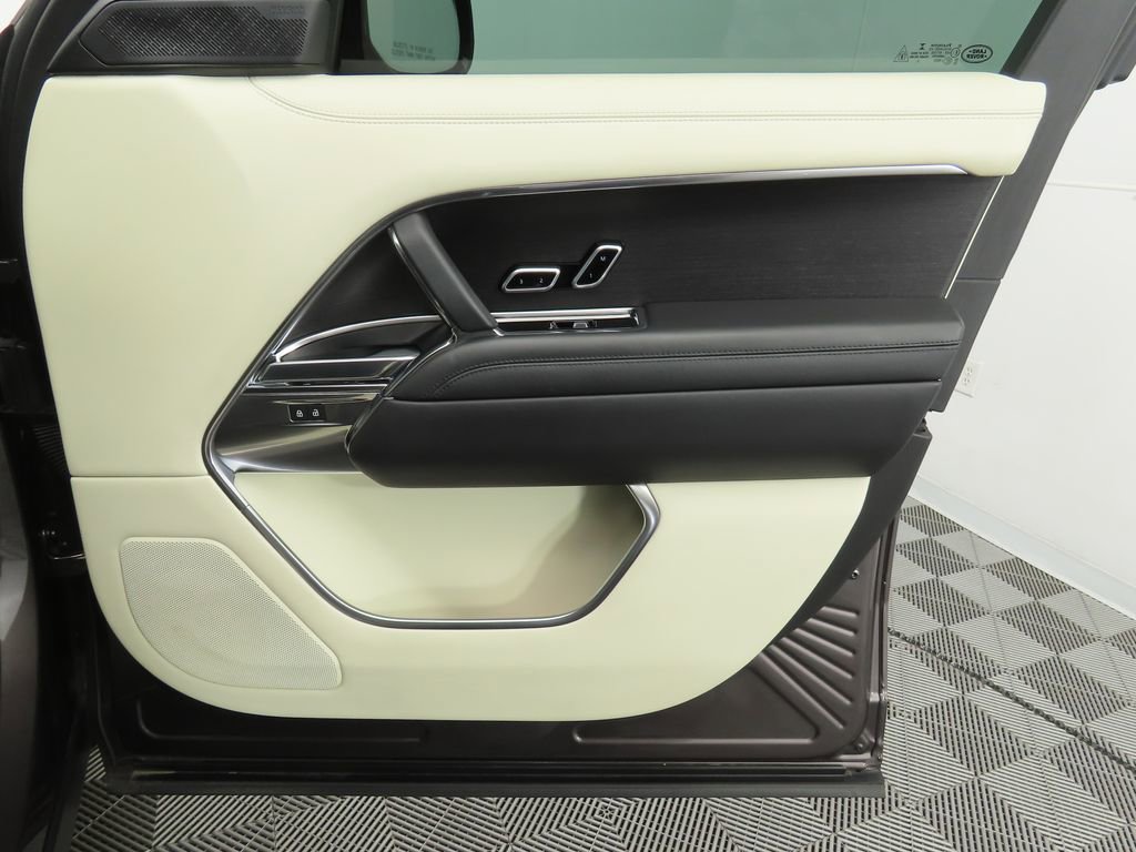 Used 2022 Land Rover Range Rover SE image 25