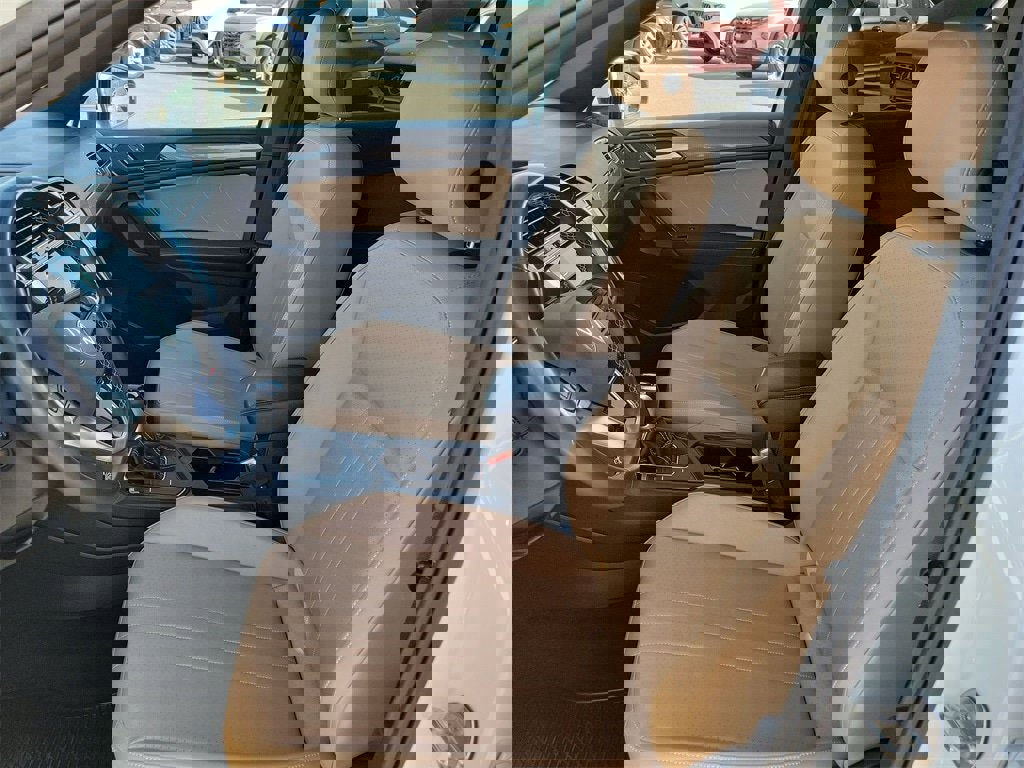 Used 2022 Volkswagen Tiguan SE image 16