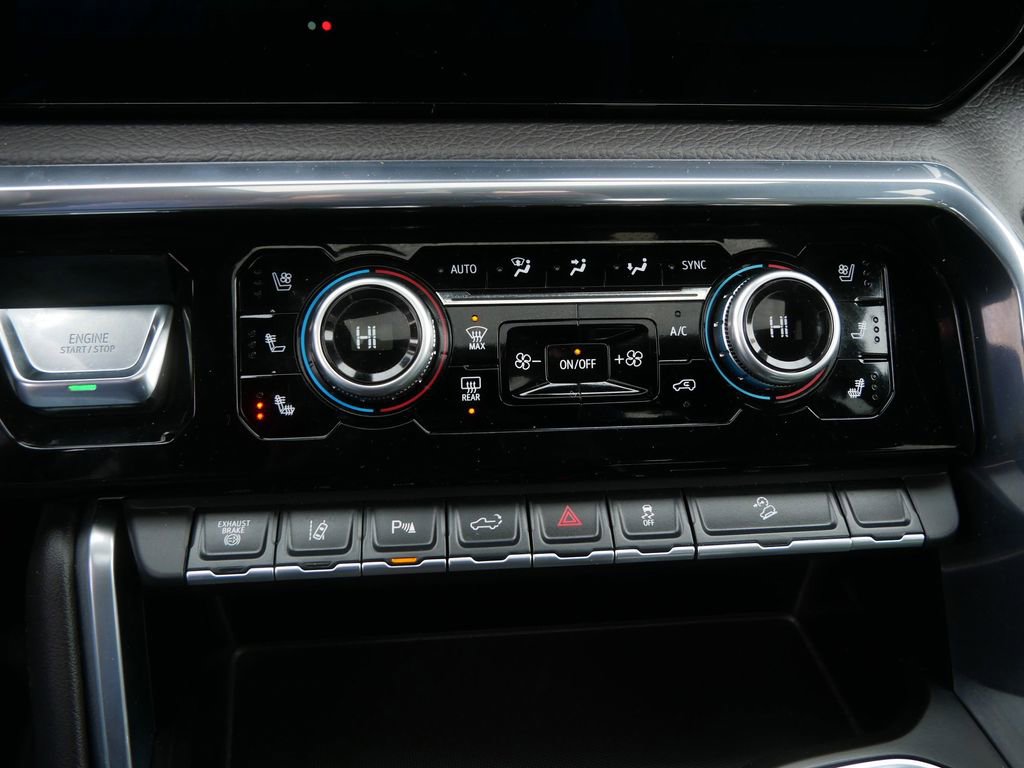 Certified 2025 GMC Sierra 3500 Denali w/ Technology Package image 31