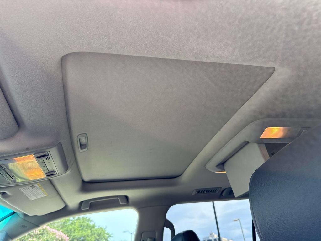 Used 2011 Toyota Land Cruiser w/ Upgrade Pkg AWD/4WD image 18