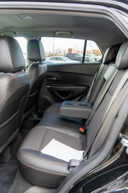 Used 2022 Chevrolet Trax LT w/ LT Convenience Package image 12