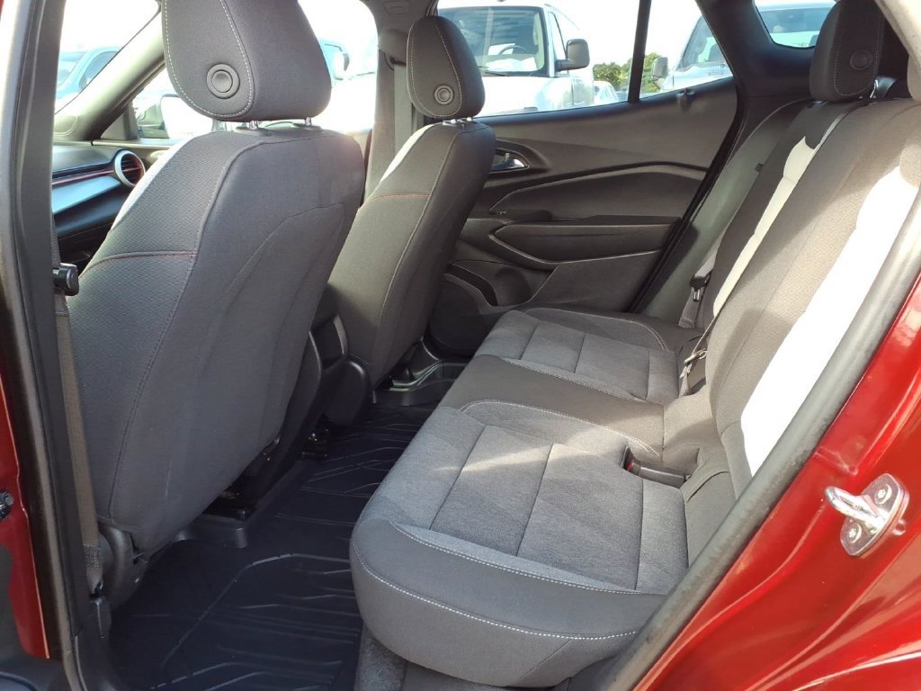 Used 2024 Chevrolet Trax RS FWD image 7
