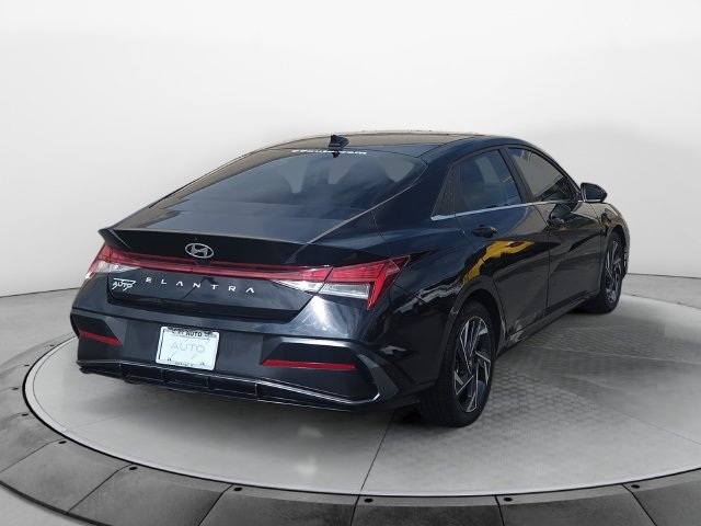 Used 2024 Hyundai Elantra SEL w/ Convenience Package FWD image 5