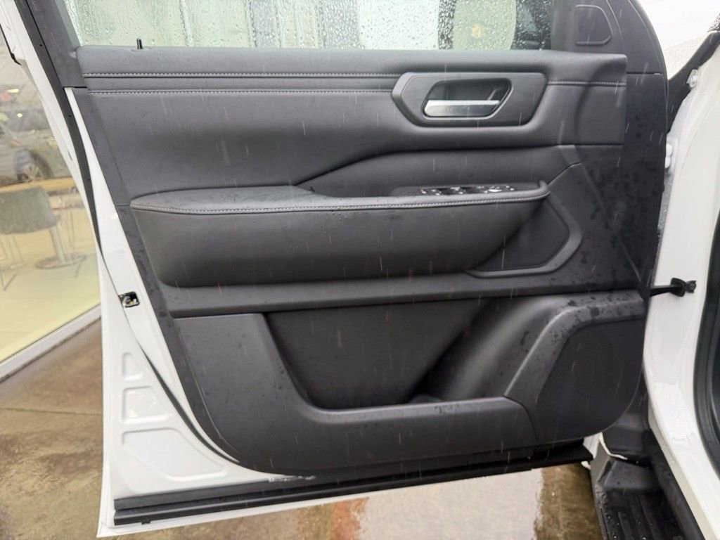 New 2026 Nissan Armada SV image 11