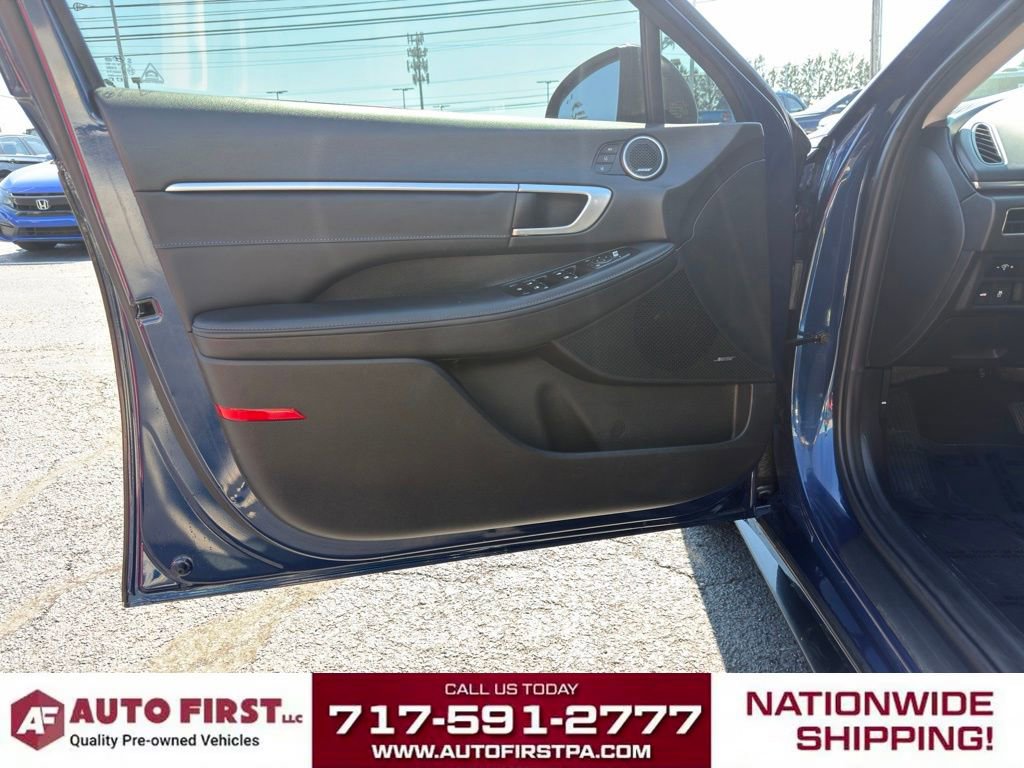 Used 2022 Hyundai Sonata Limited w/ Preferred Accessory Package FWD image 9