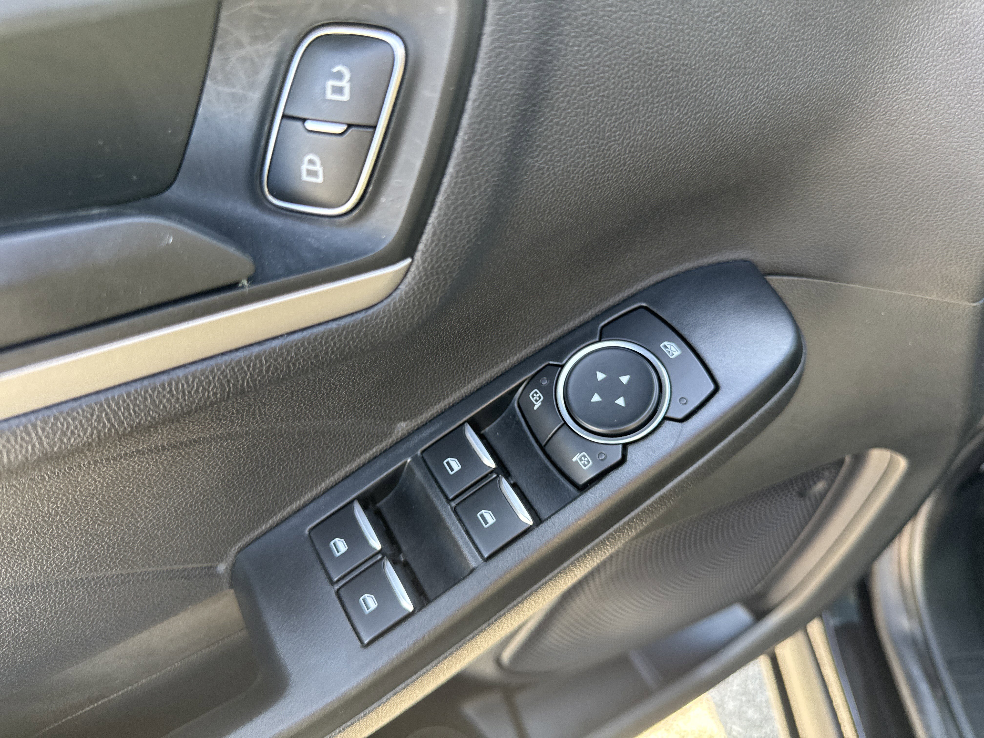Used 2022 Ford Escape SE image 16