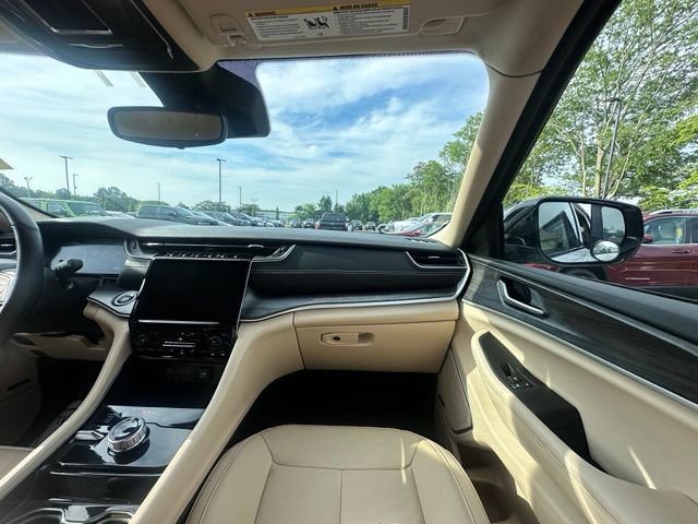 Used 2022 Jeep Grand Cherokee L Limited AWD/4WD image 28