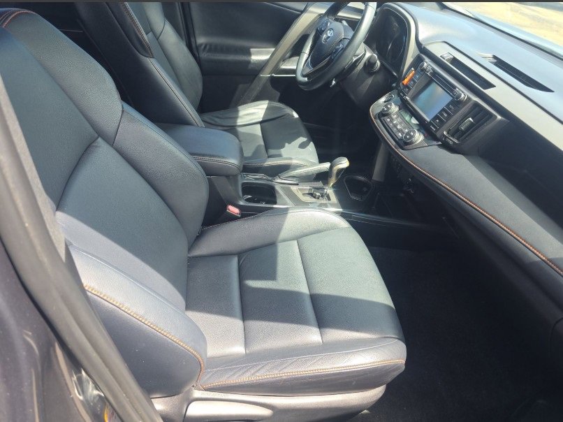 Used 2016 Toyota RAV4 SE image 31