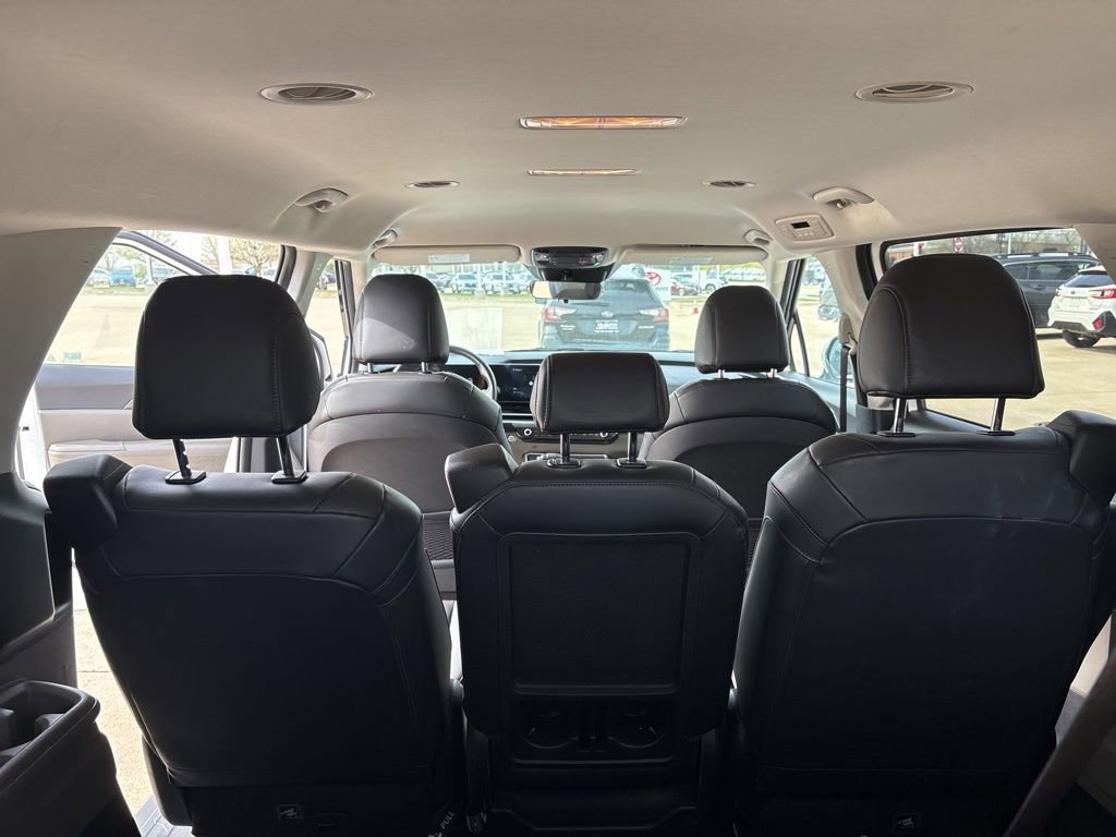 Used 2025 Kia Carnival image 21