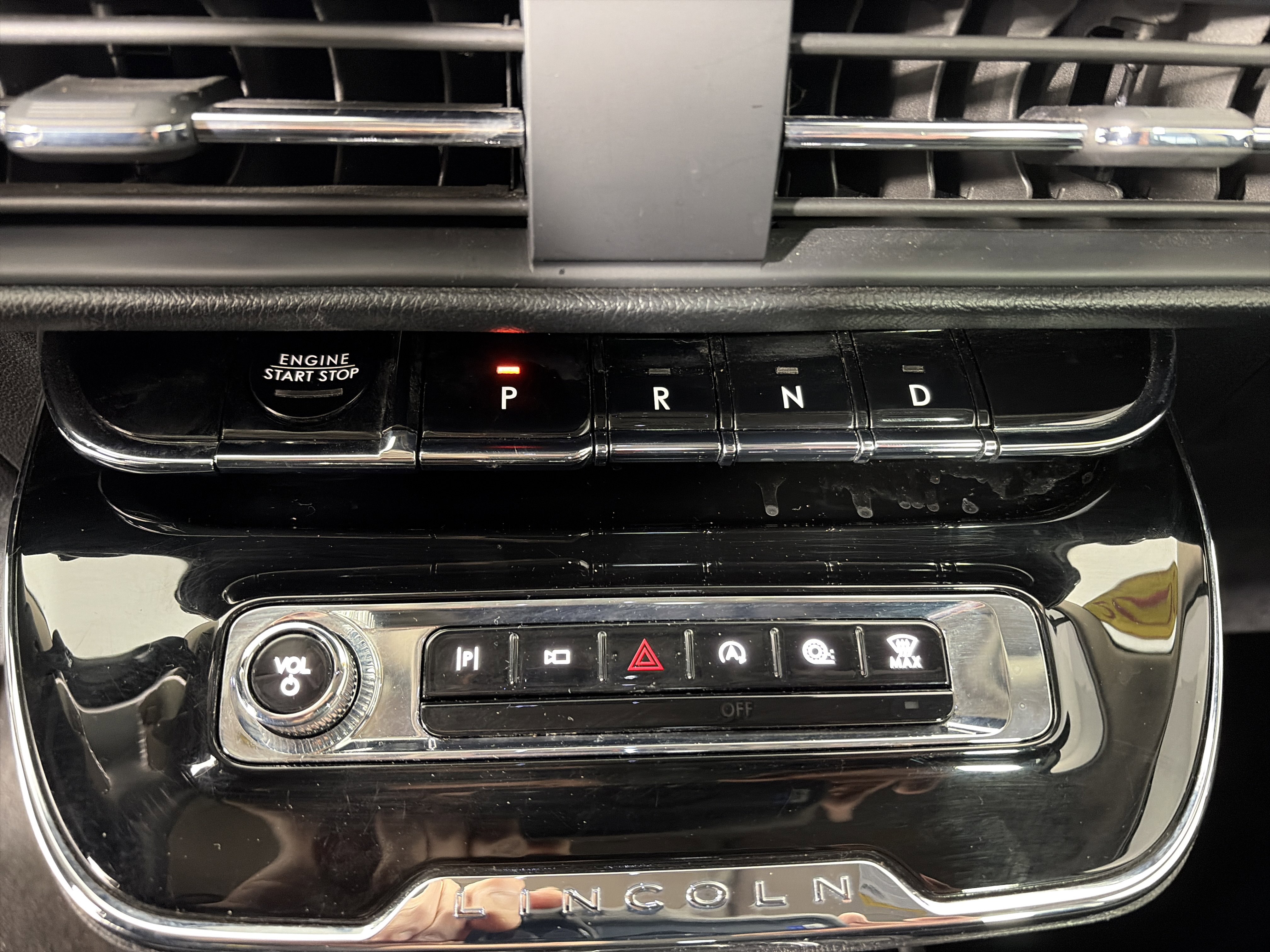 Used 2025 Lincoln Corsair AWD image 22