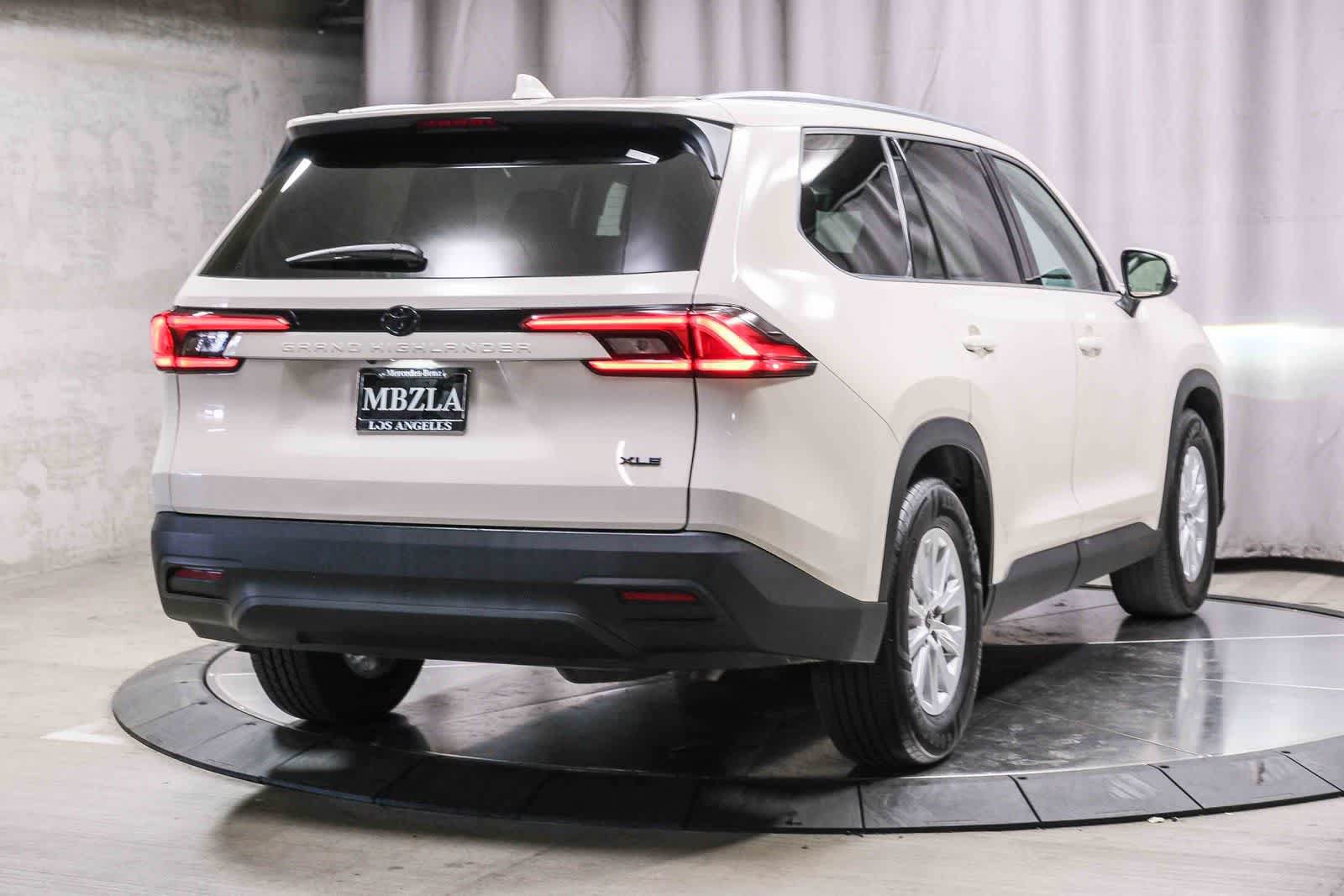 Used 2024 Toyota Grand Highlander FWD image 4