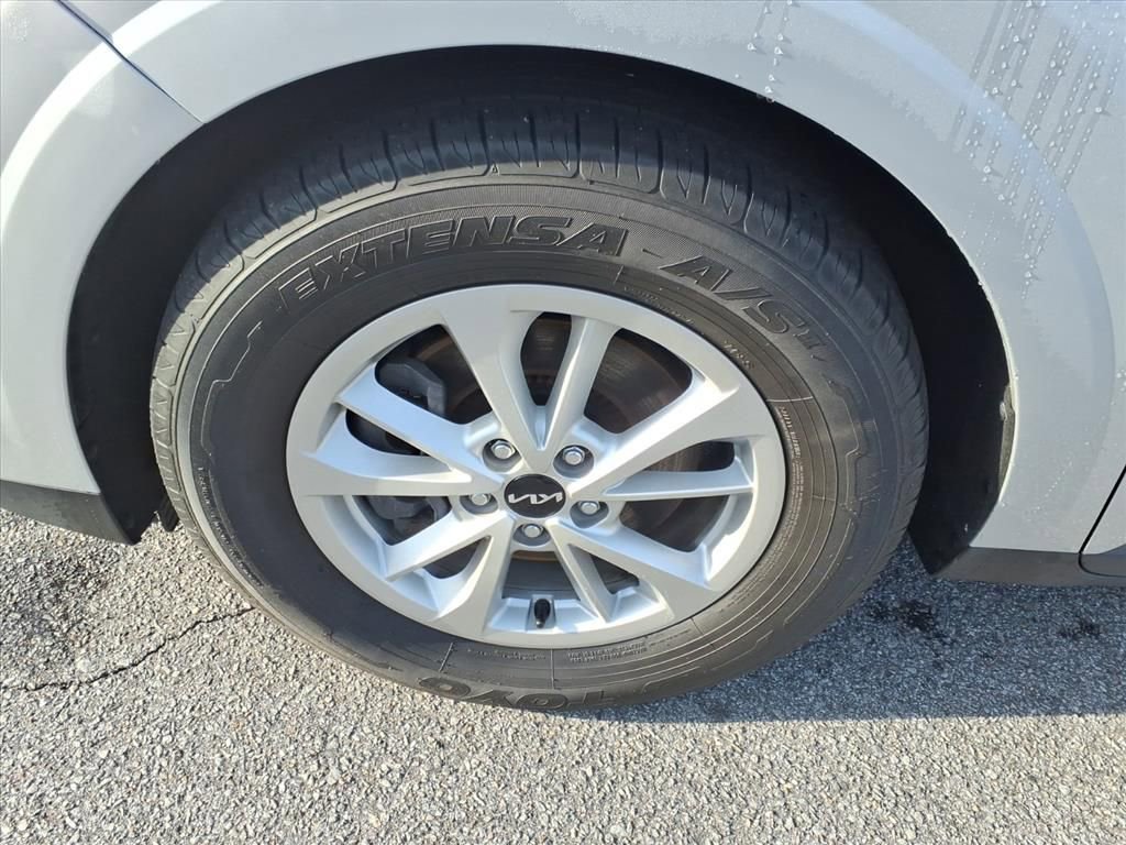 Used 2022 Kia Carnival LX image 7