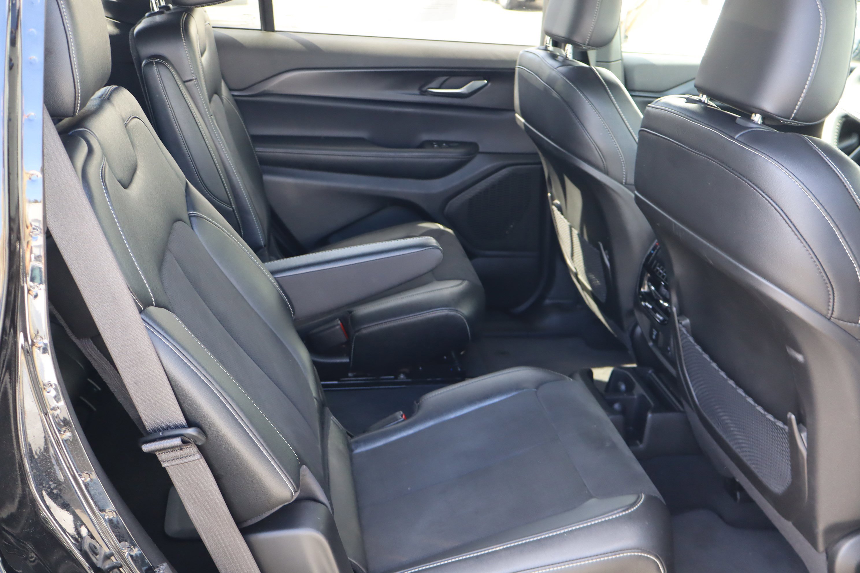 Used 2024 Jeep Grand Cherokee L Altitude image 37