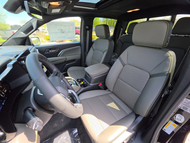 New 2026 Chevrolet Colorado ZR2 w/ Technology Package AWD/4WD image 30