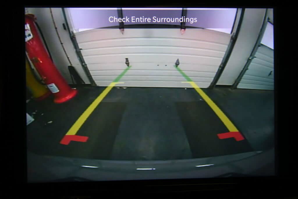 Used 2025 Chrysler Pacifica Limited FWD image 19