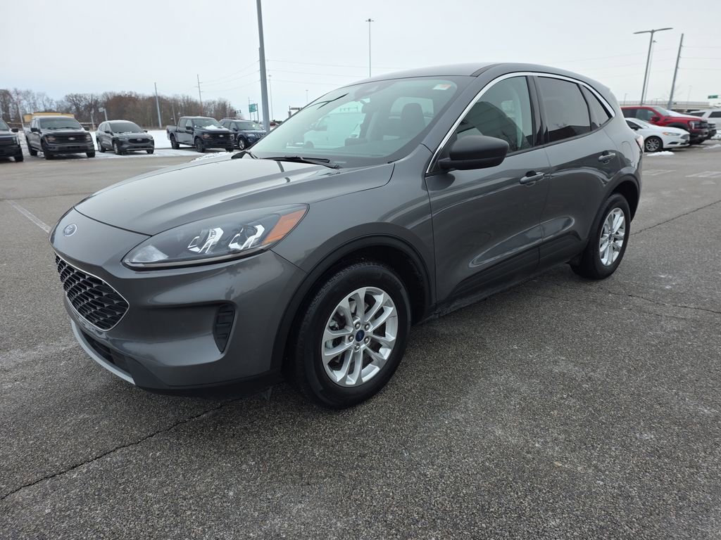 Used 2022 Ford Escape SE w/ Cold Weather Package image 3