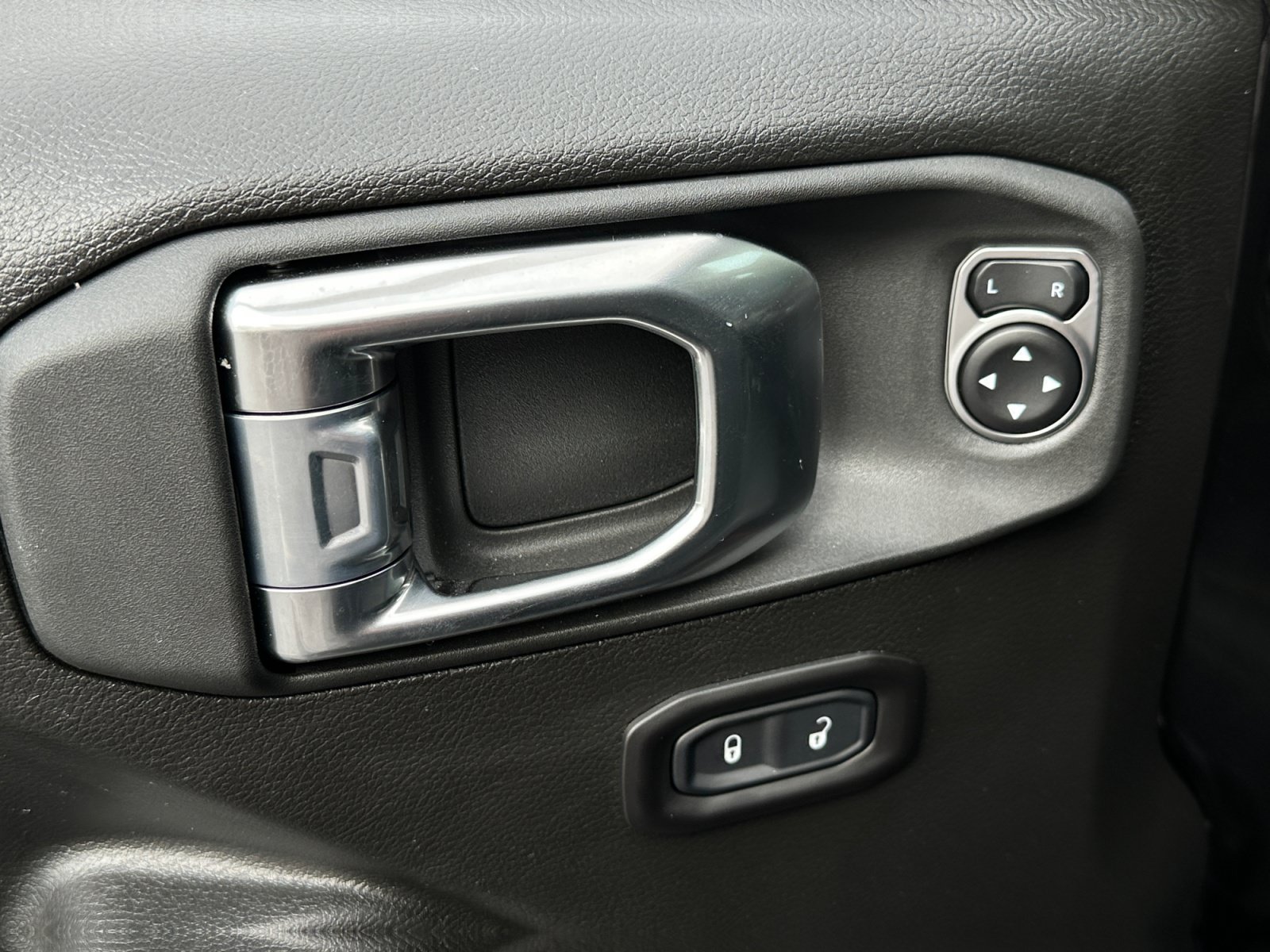Used 2026 Jeep Wrangler Sport AWD/4WD image 22