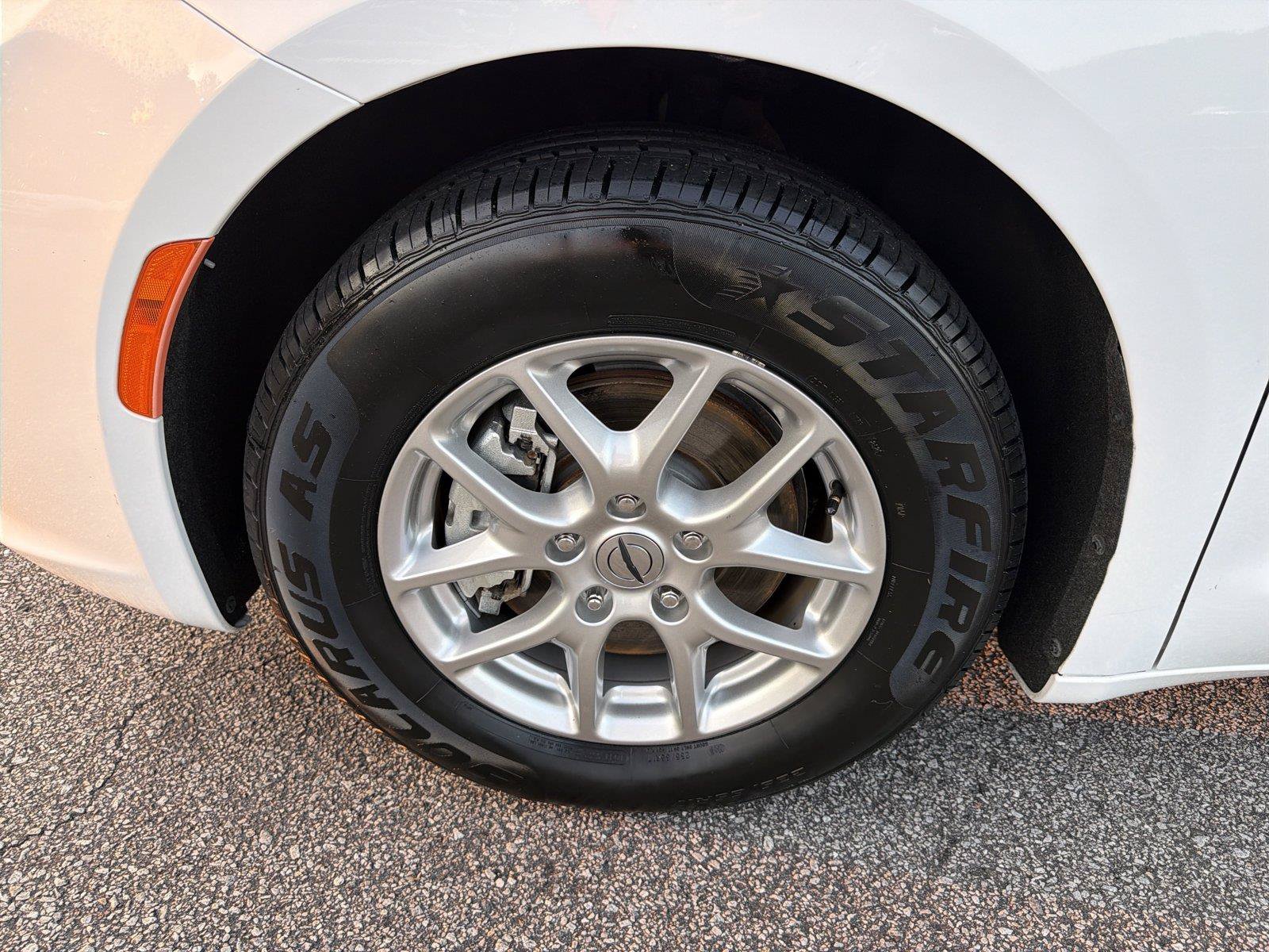 Used 2024 Chrysler Pacifica Touring-L FWD image 10