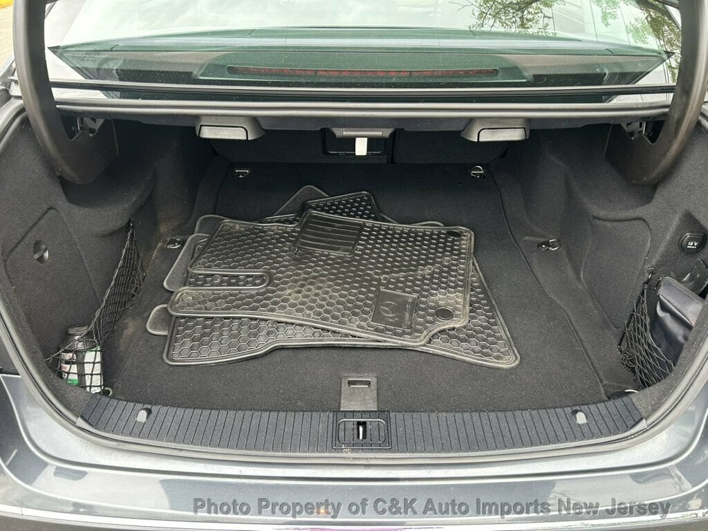 Used 2010 Mercedes-Benz E 350 4MATIC Sedan image 40