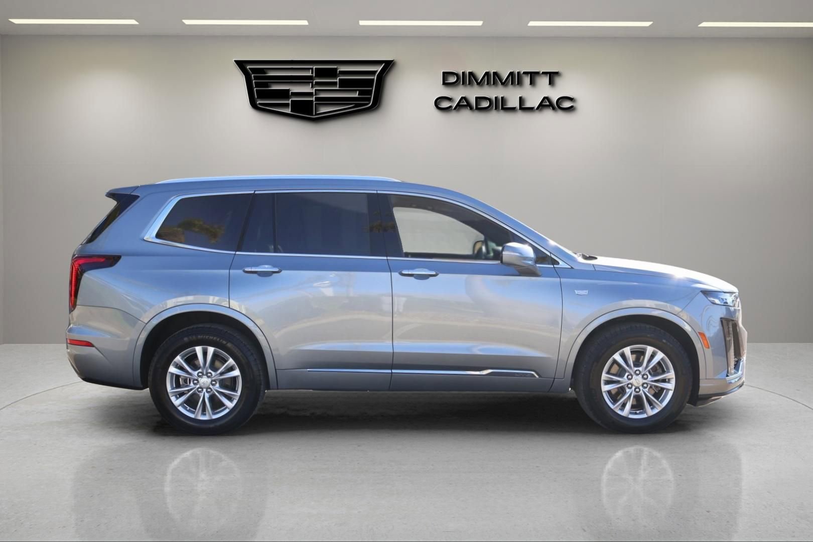 New 2025 Cadillac XT6 Luxury FWD image 6