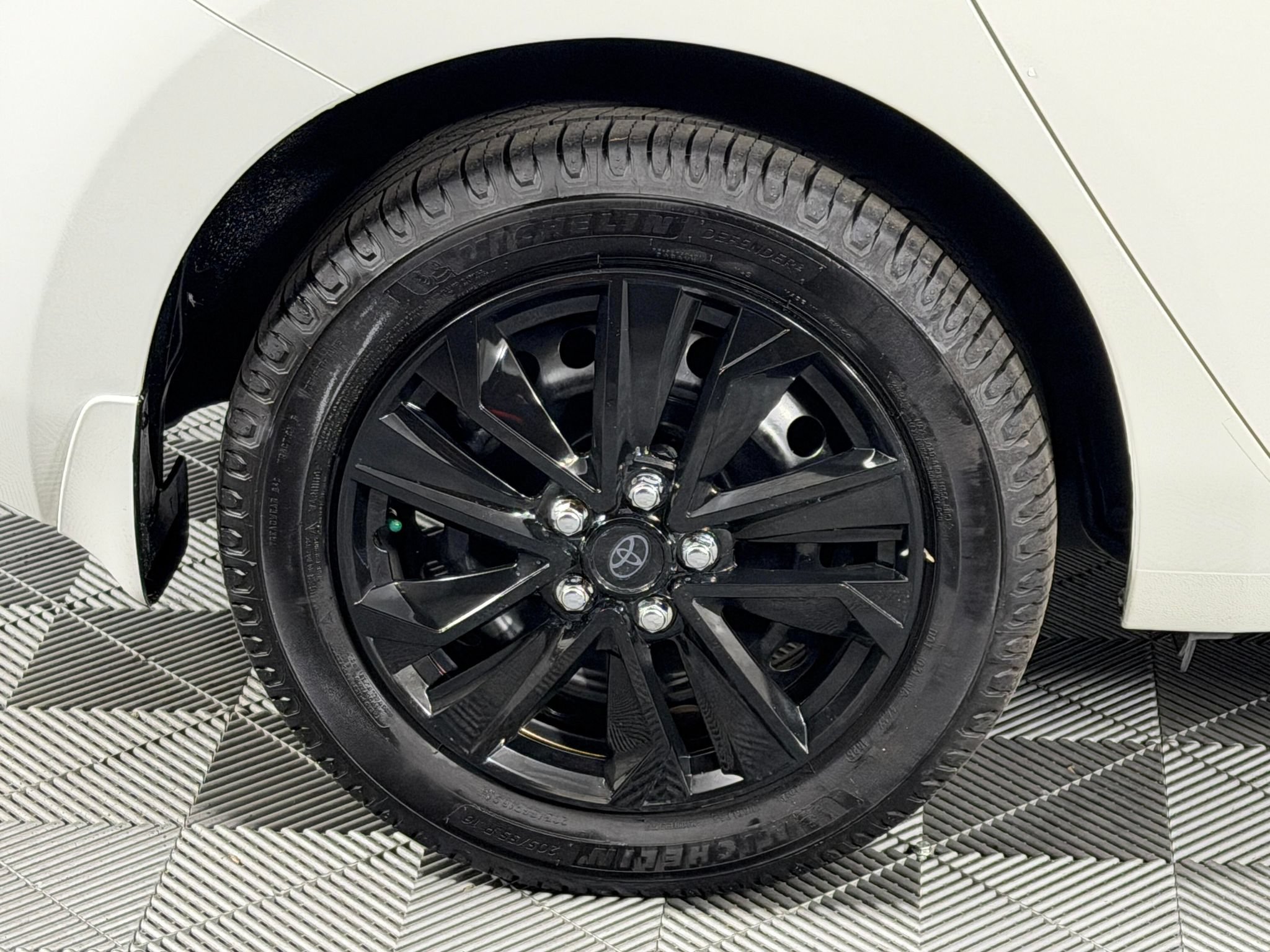 Used 2017 Nissan Leaf S FWD image 14