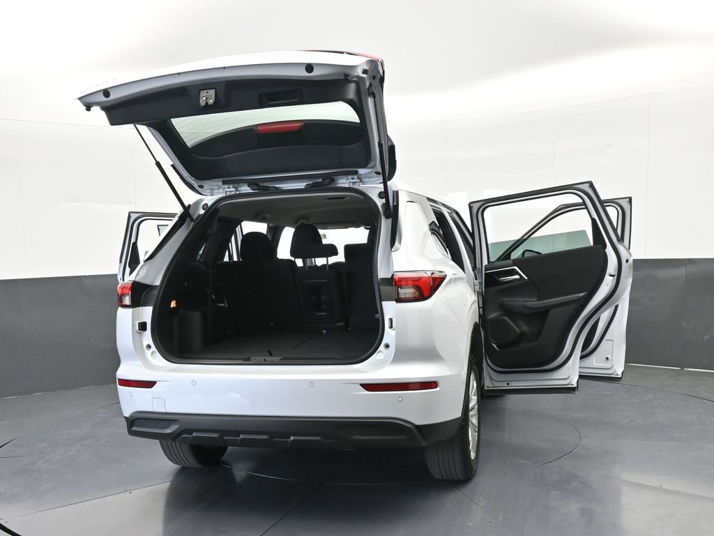 Used 2023 Mitsubishi Outlander ES image 74