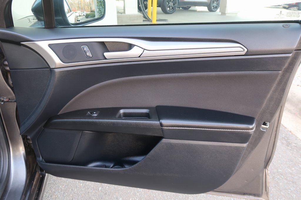 Used 2020 Ford Fusion SE image 38