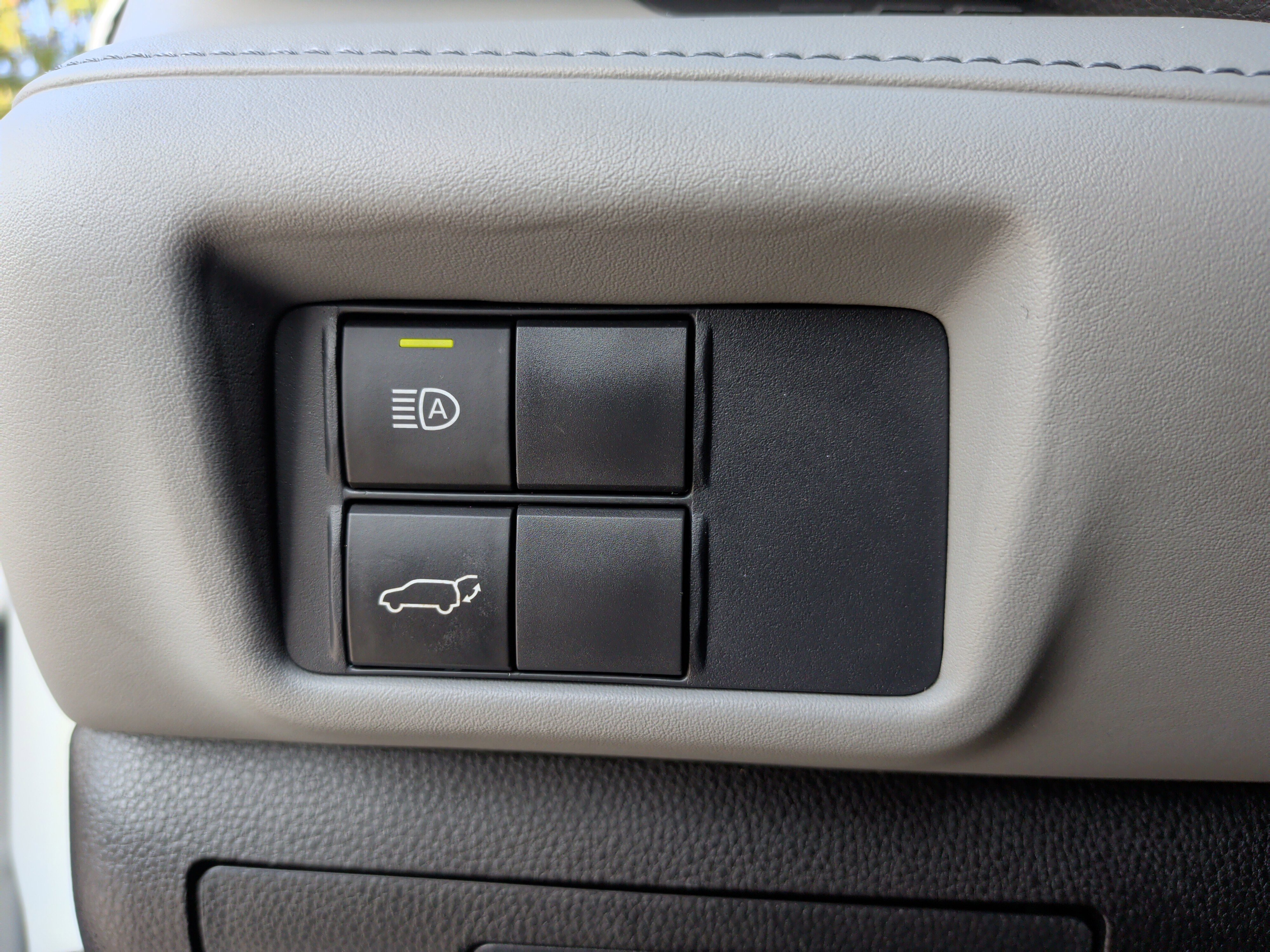 Used 2021 Toyota Highlander LE image 38