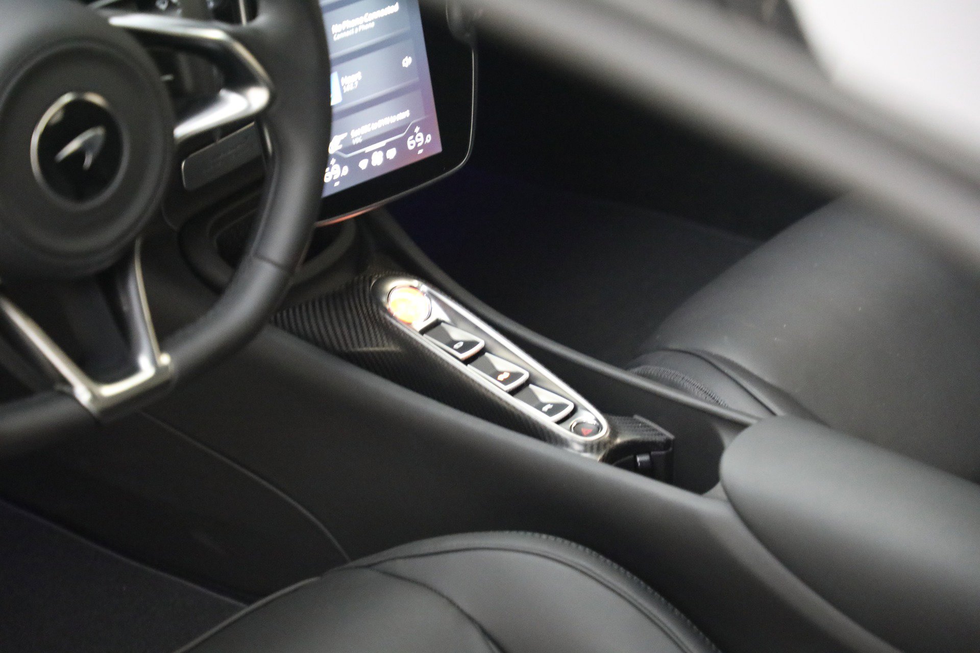 Used 2025 McLaren Artura image 27