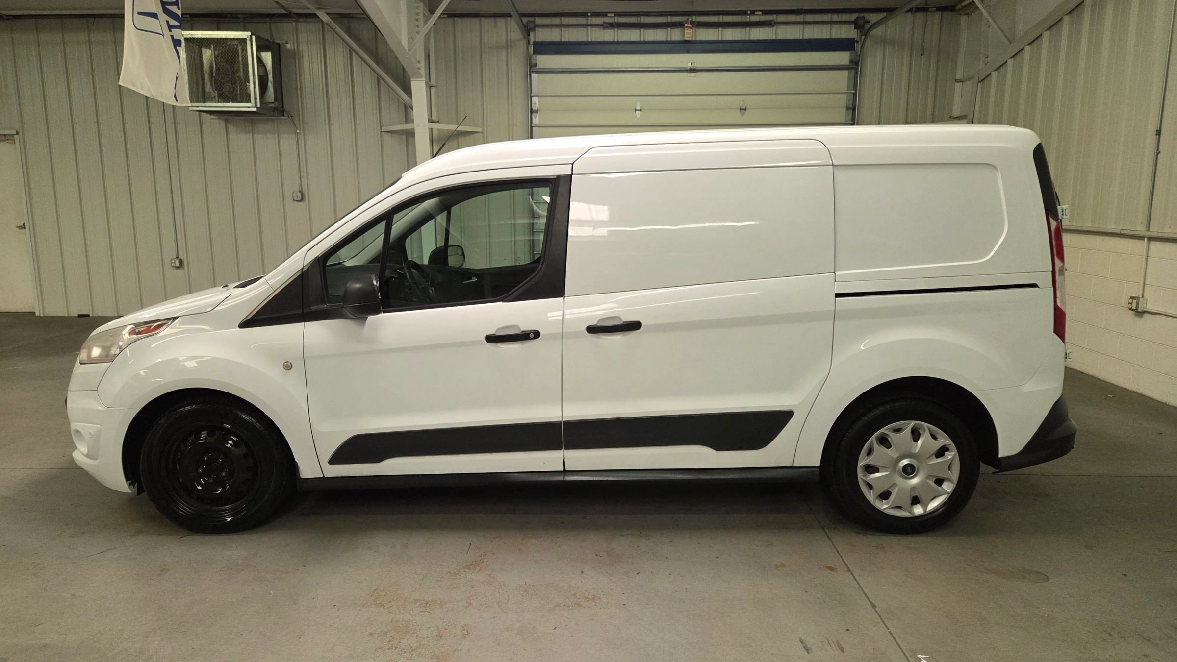 Used 2017 Ford Transit Connect XLT FWD image 3