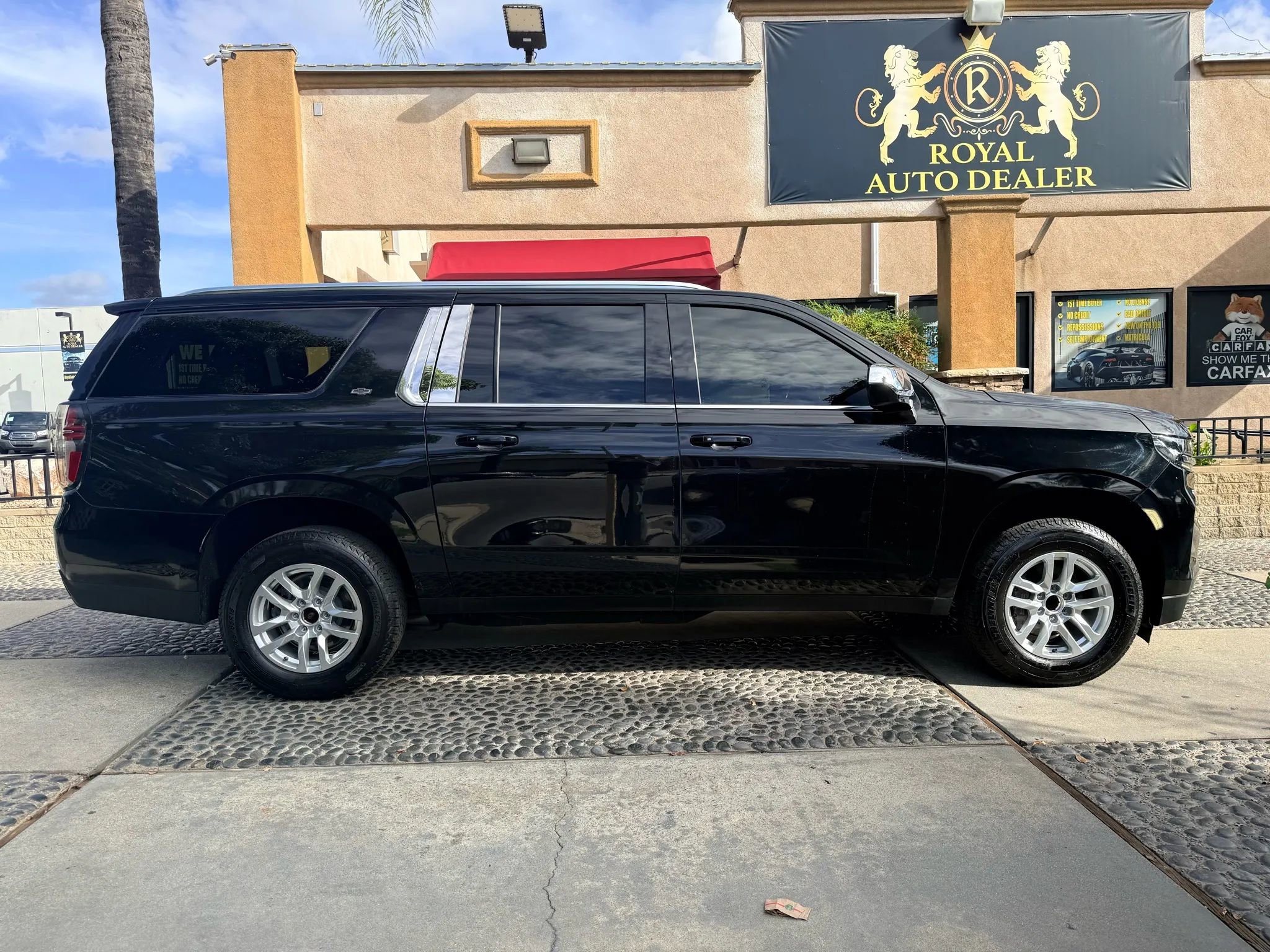 Used 2021 Chevrolet Suburban LT RWD image 4