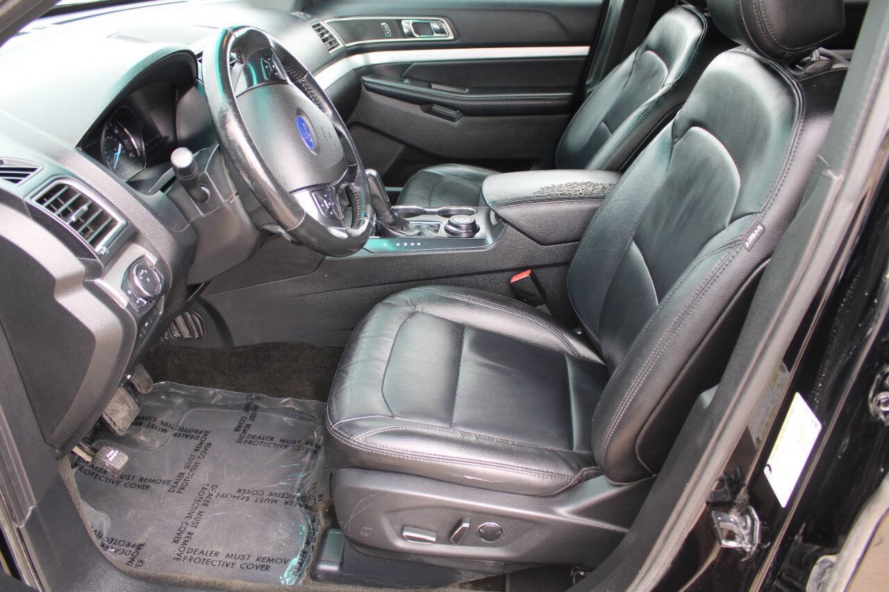 Used 2016 Ford Explorer XLT w/ Equipment Group 202A AWD/4WD image 17