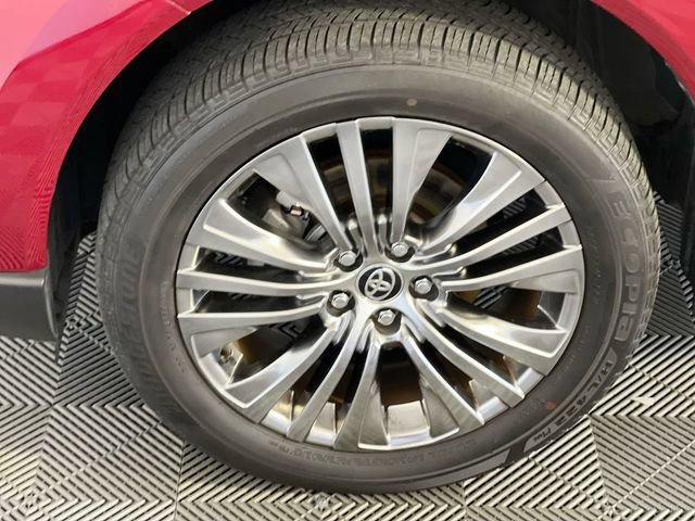 Used 2024 Toyota Venza XLE AWD/4WD image 8