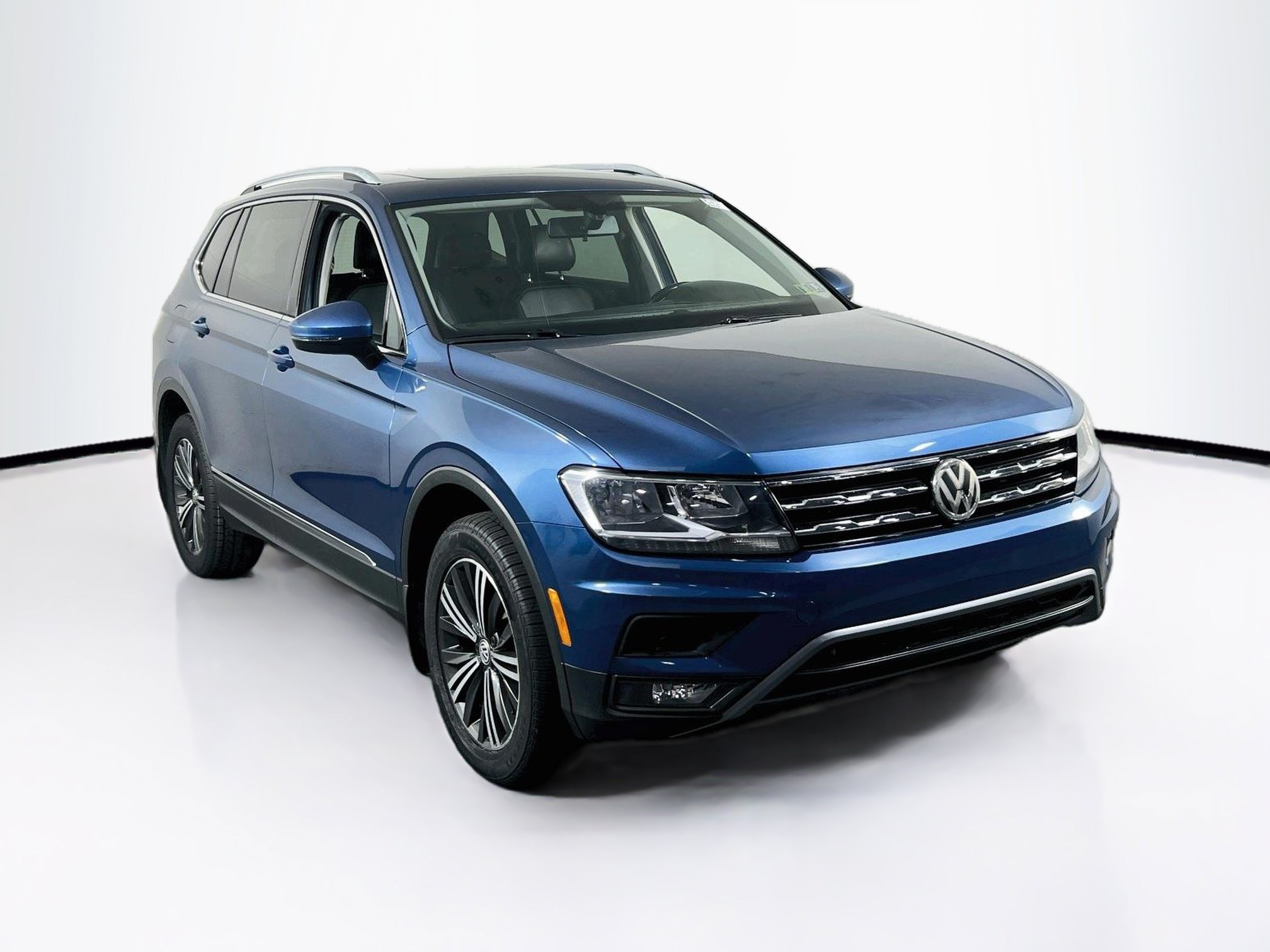 Used 2018 Volkswagen Tiguan SEL AWD/4WD image 3
