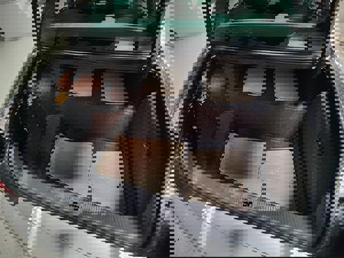 Used 2004 Lincoln Town Car Ultimate image 9