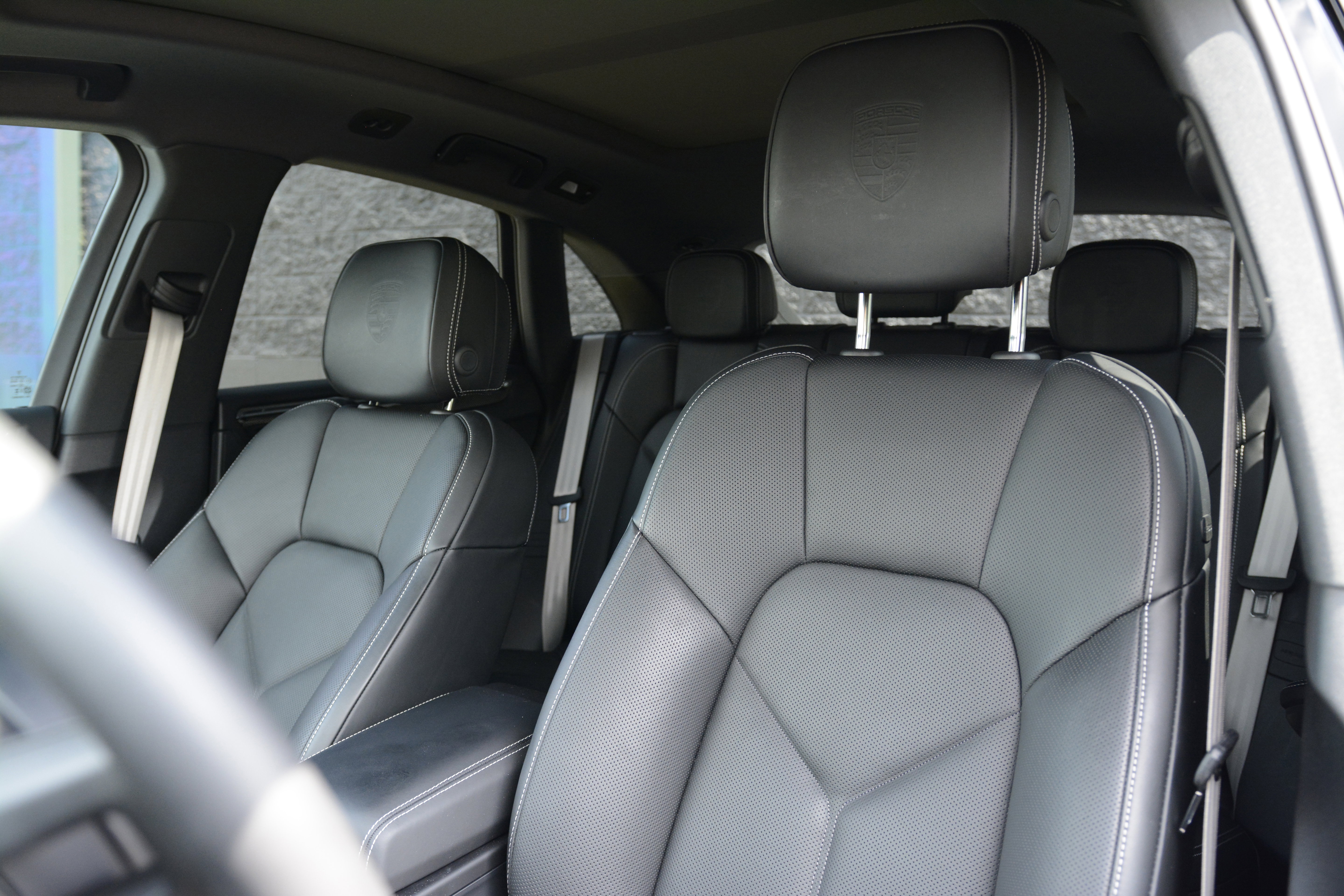 Certified 2026 Porsche Macan Turbo AWD/4WD image 5