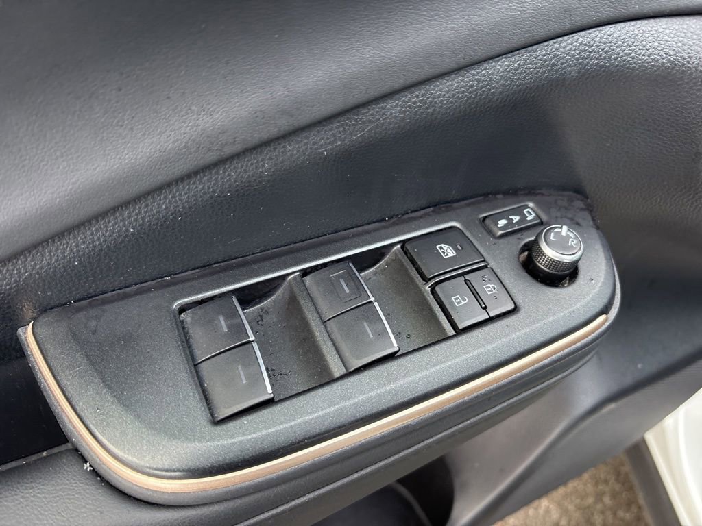 Used 2023 Toyota Crown XLE image 13