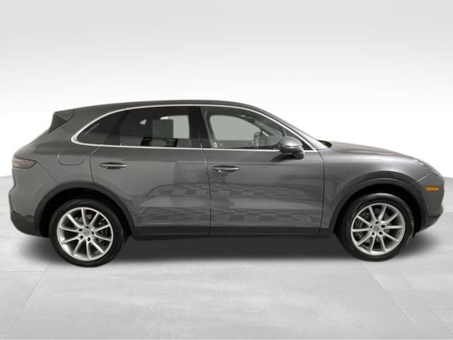 Used 2023 Porsche Cayenne w/ Premium Package image 10