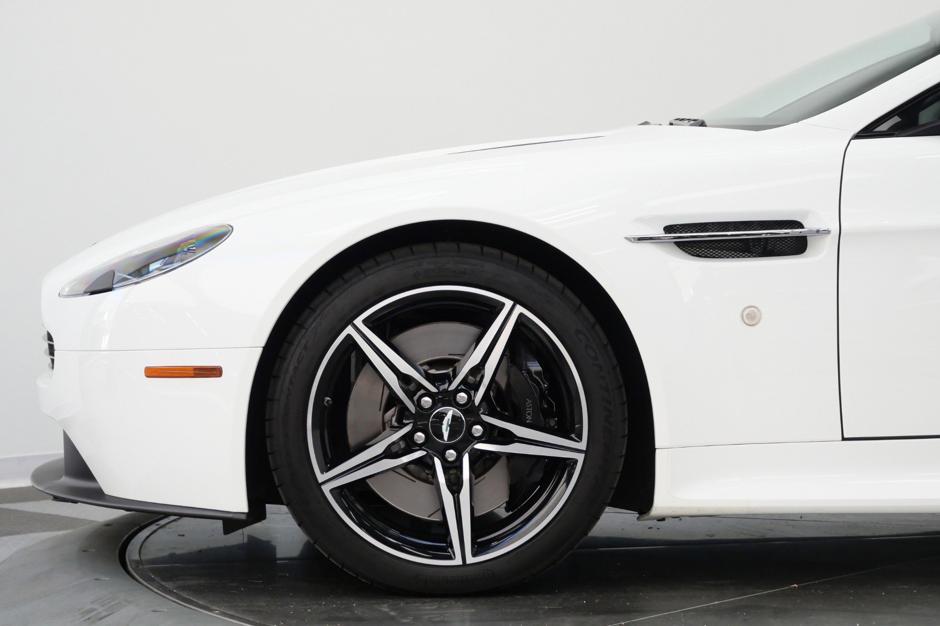 Used 2016 Aston Martin V8 Vantage GT RWD image 39