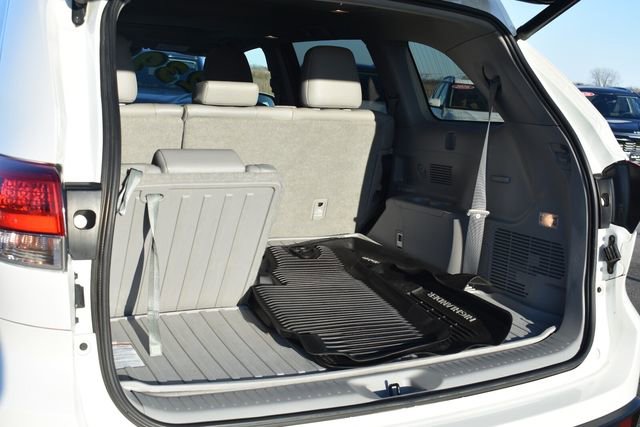 Used 2019 Toyota Highlander XLE image 18
