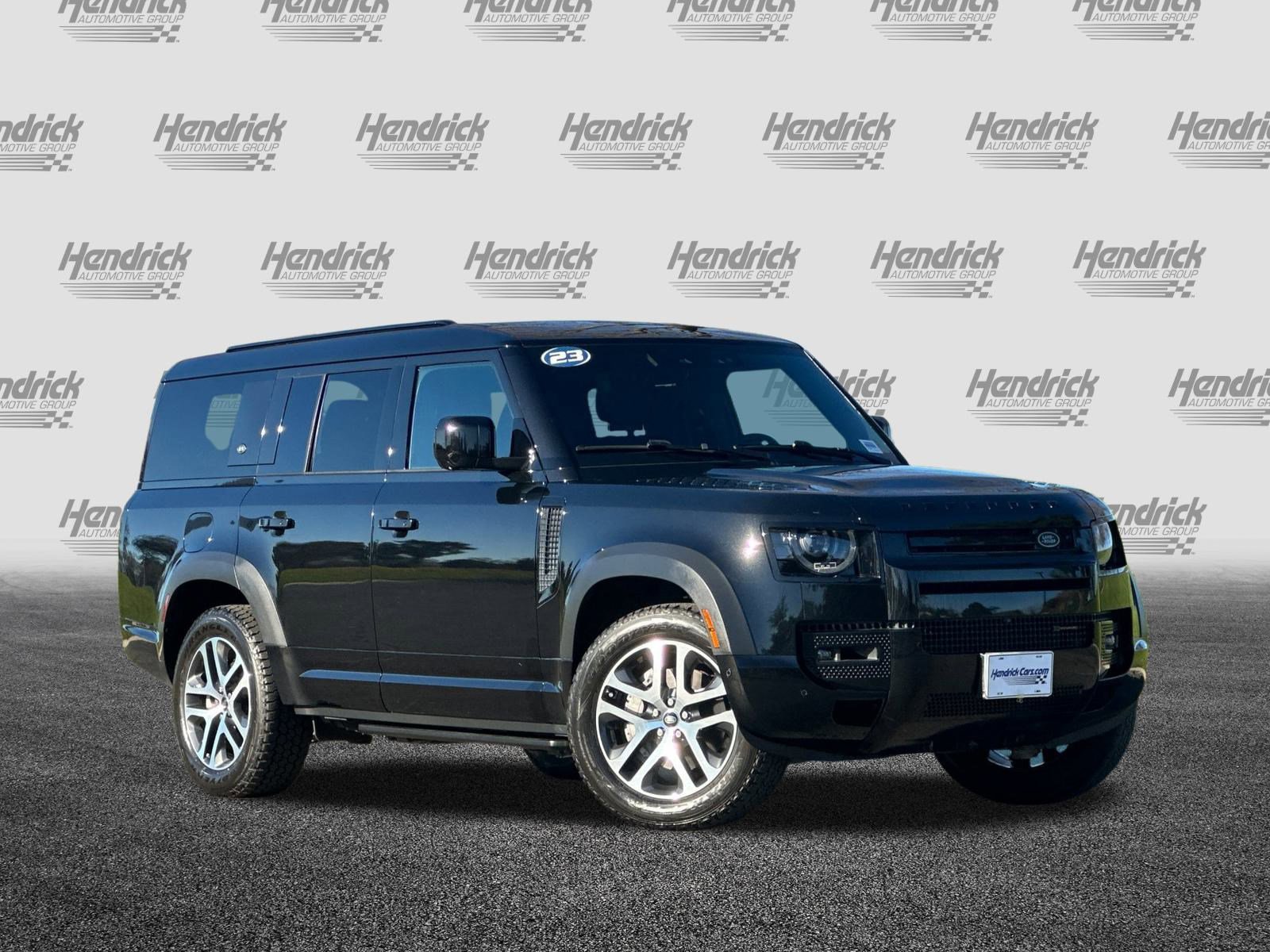 Used 2023 Land Rover Defender 130 X-Dynamic SE image 2