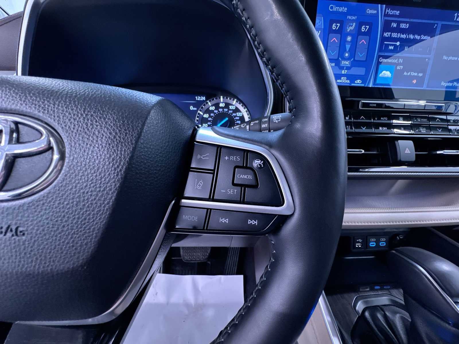 Used 2022 Toyota Highlander Platinum AWD/4WD image 21