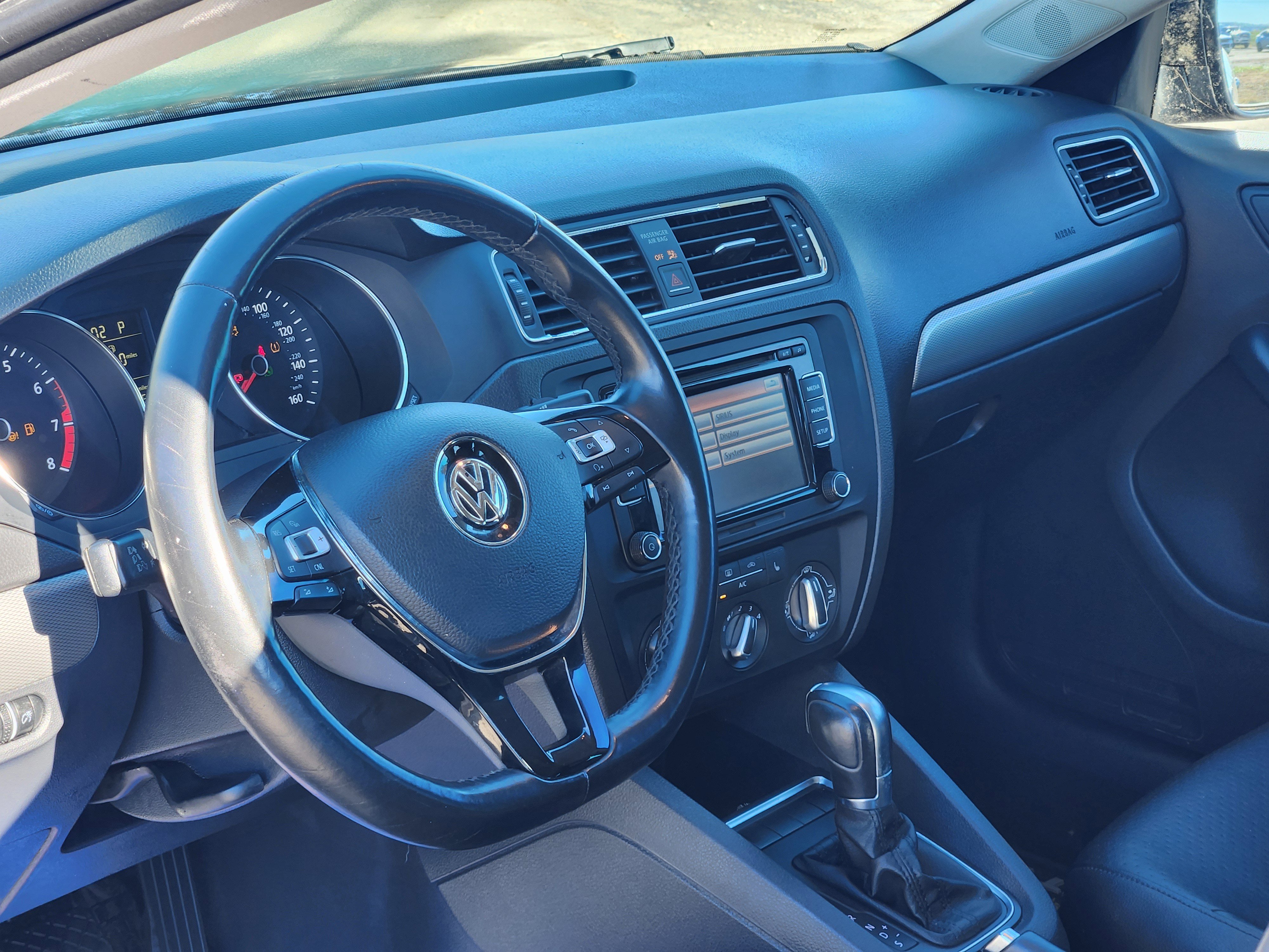 Used 2015 Volkswagen Jetta SE image 25