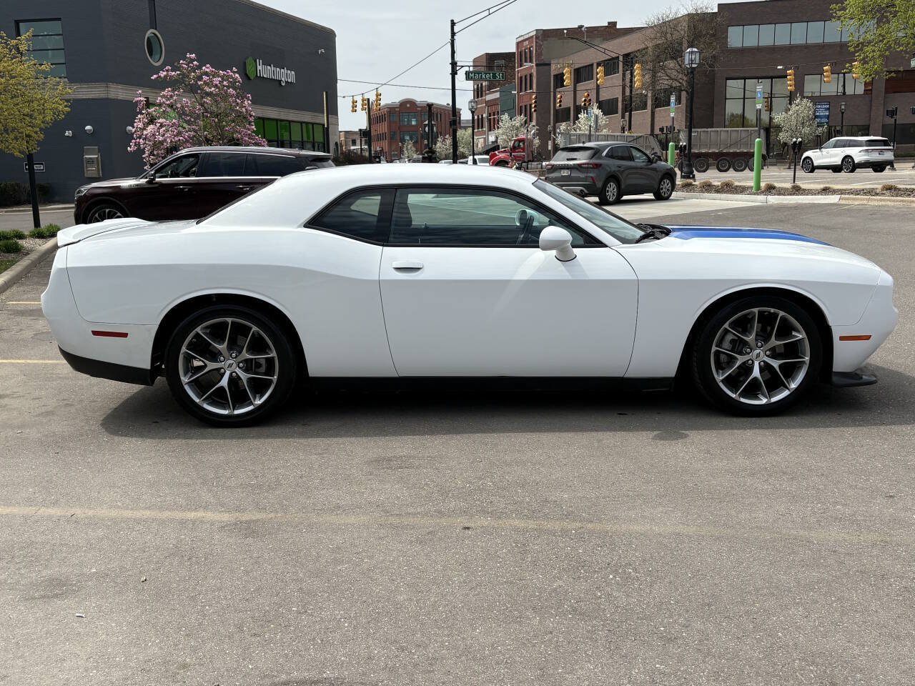 Used 2022 Dodge Challenger GT RWD image 8