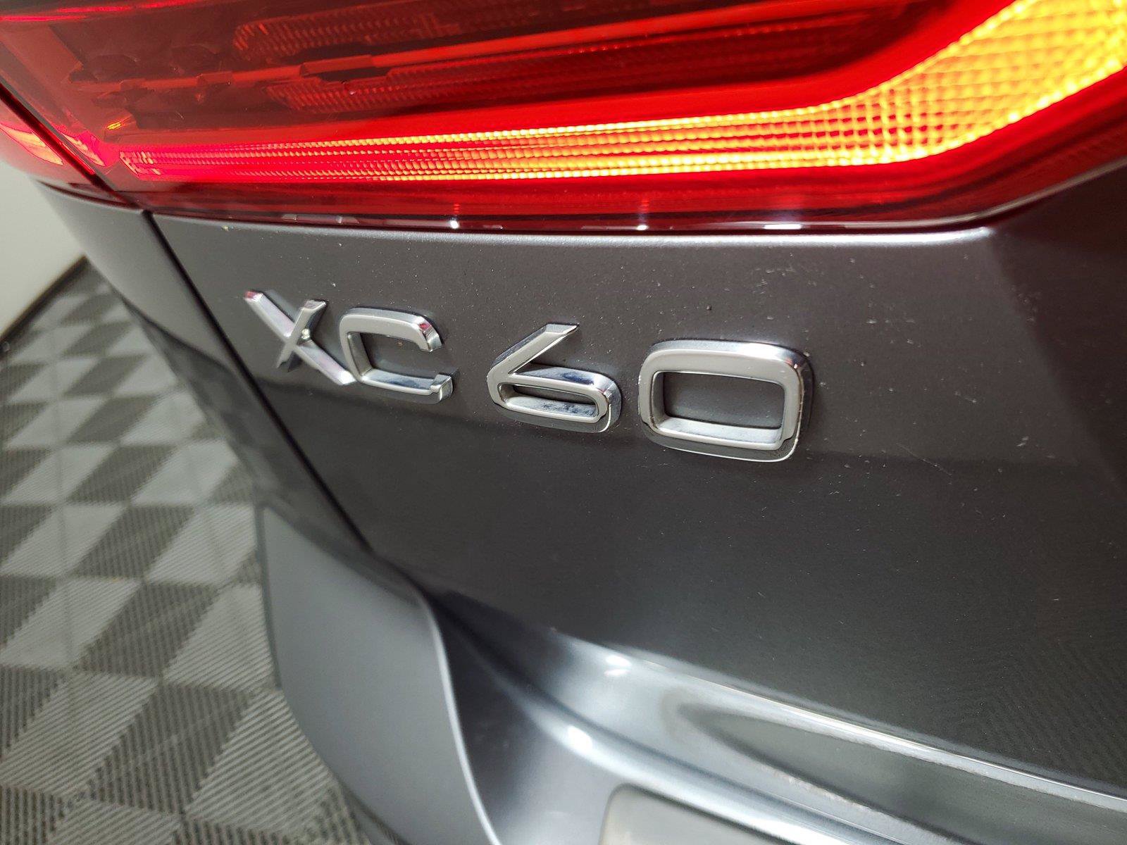 Used 2020 Volvo XC60 T5 R-Design w/ Protection Package Premier AWD/4WD image 7