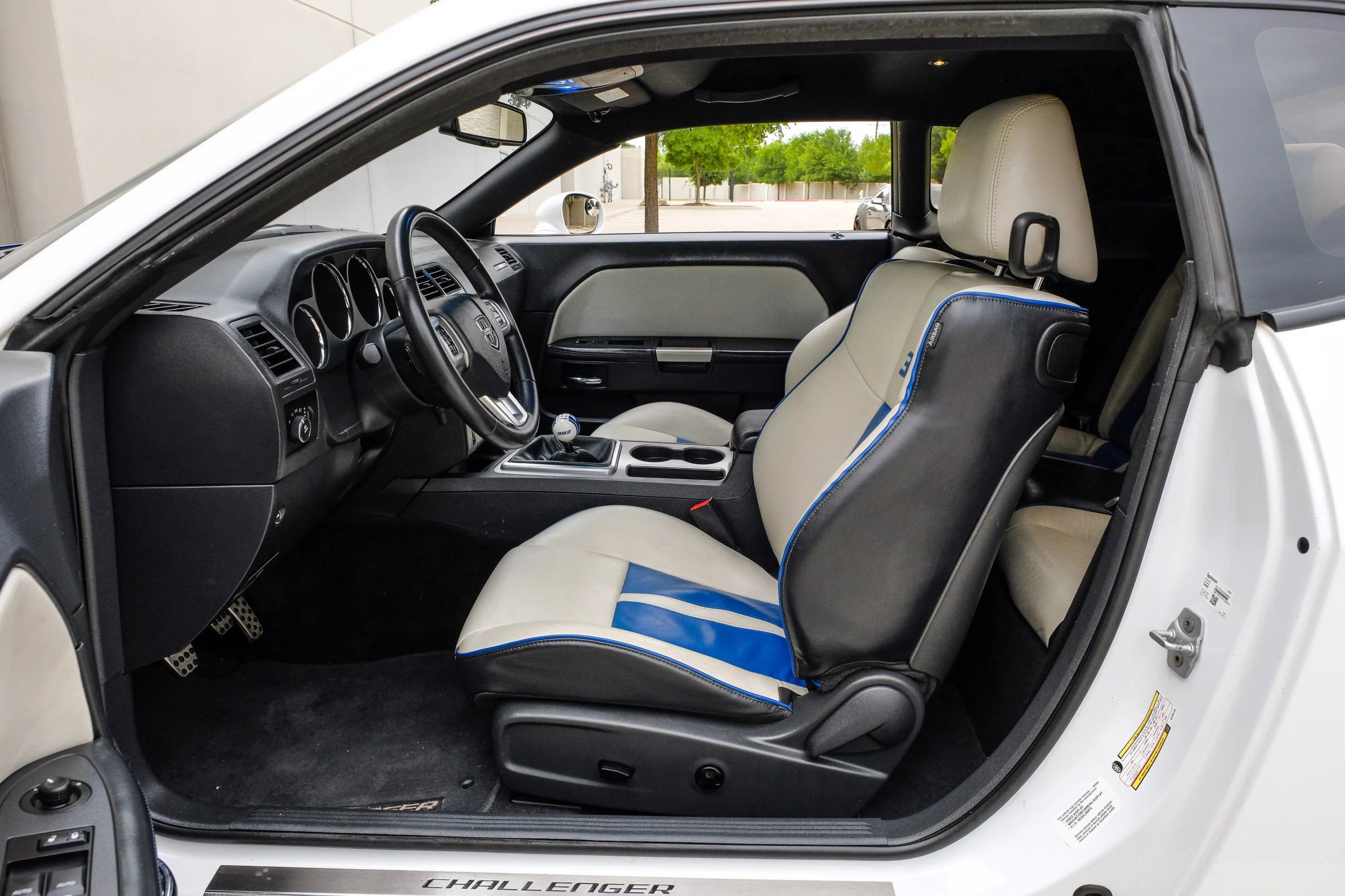 Used 2011 Dodge Challenger SRT8 RWD image 19