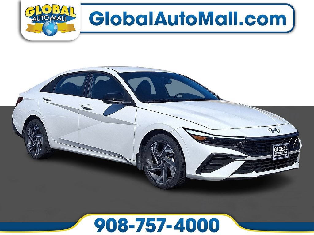 Used 2025 Hyundai Elantra SEL FWD image 1