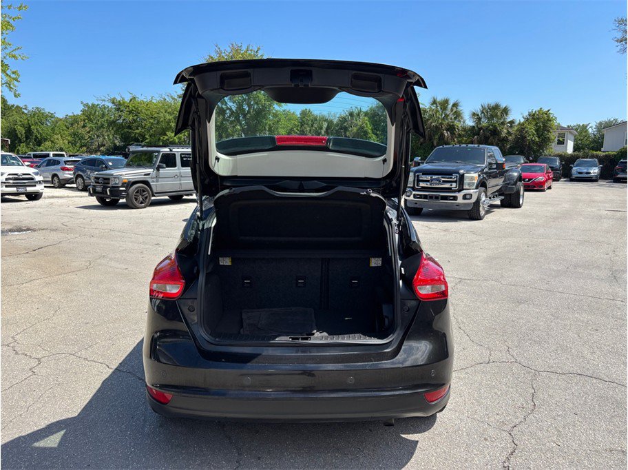 Used 2015 Ford Focus Titanium FWD image 39