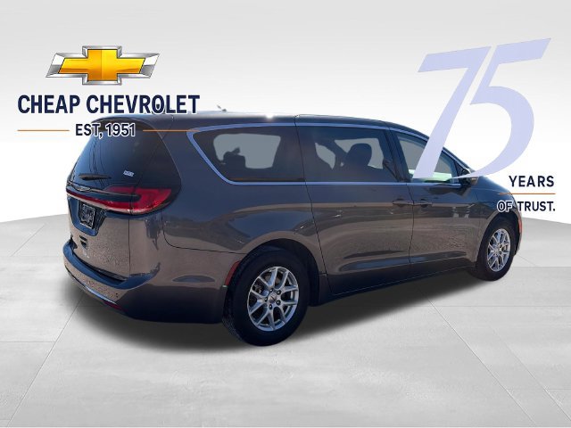 Used 2023 Chrysler Pacifica Touring-L FWD image 5