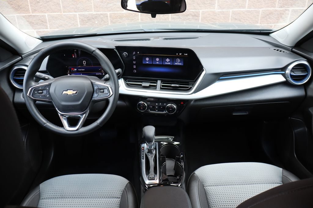 Used 2025 Chevrolet Trax LT w/ Driver Confidence Package FWD image 35